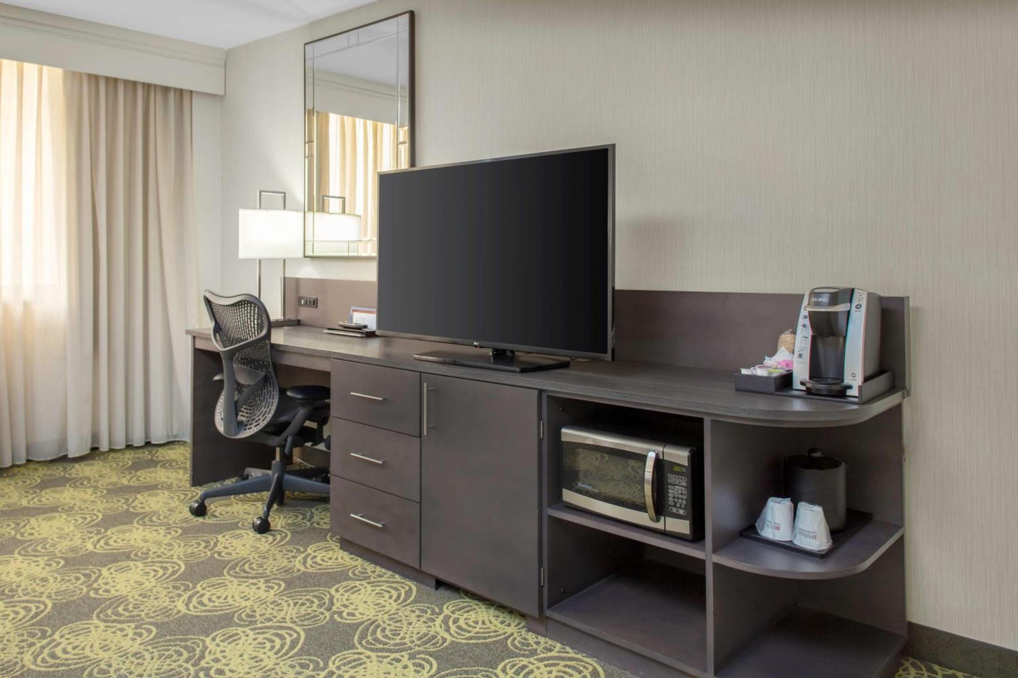 Hilton Garden Inn Reagan National Airport Арлингтон Экстерьер фото