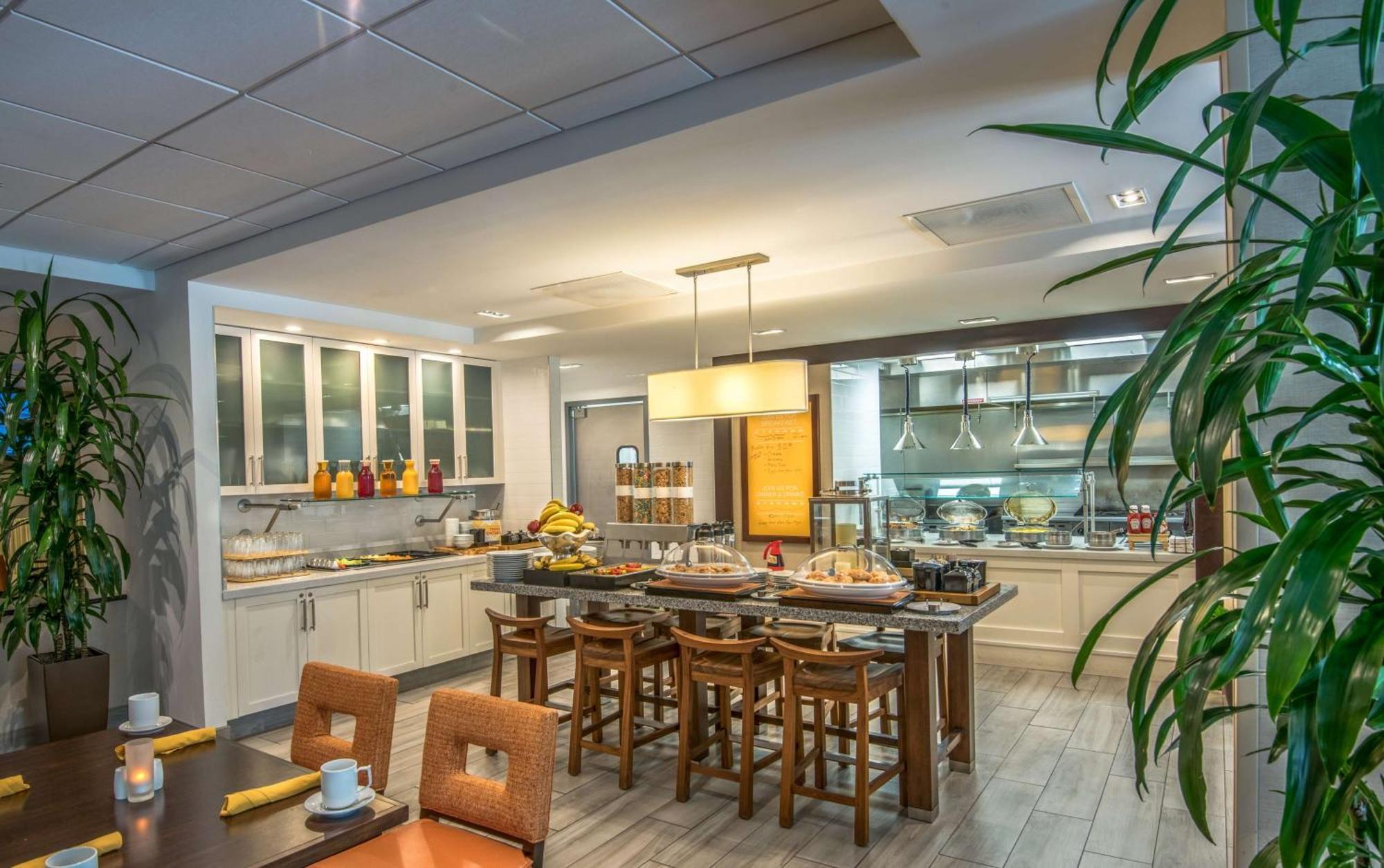 Hilton Garden Inn Reagan National Airport Арлингтон Экстерьер фото