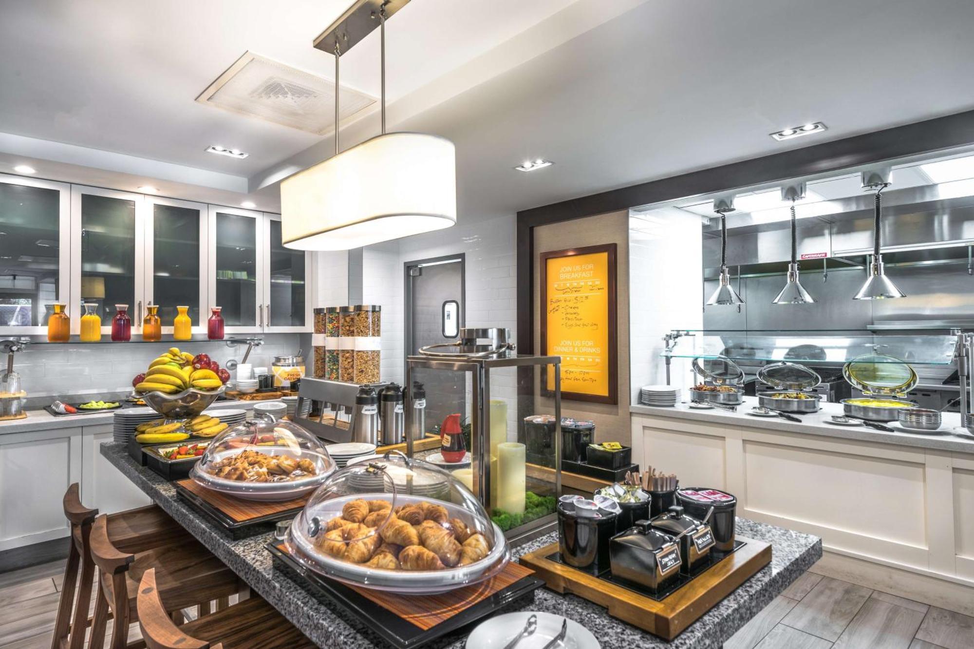 Hilton Garden Inn Reagan National Airport Арлингтон Экстерьер фото